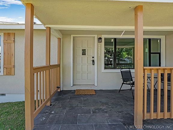 2nd image of 252 E 45th Pl
