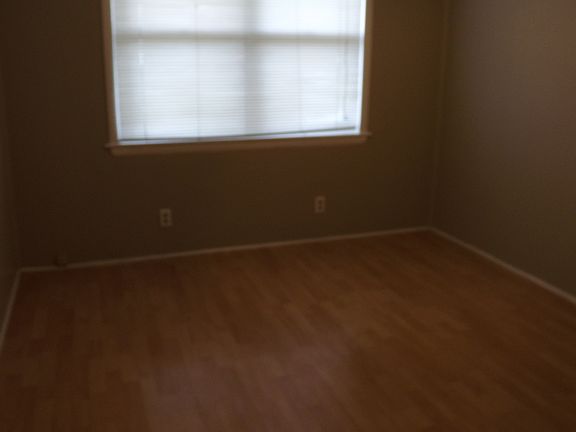 4th image of 401 Caroline Dr