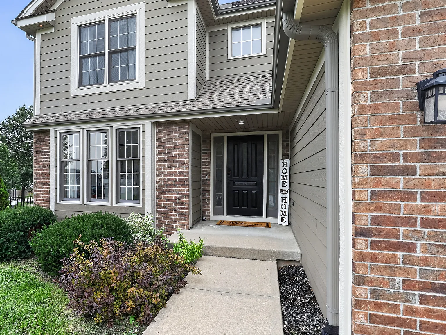 3 bed, 2.5 bath, 1746 sqft, $2,750 — Photo 2