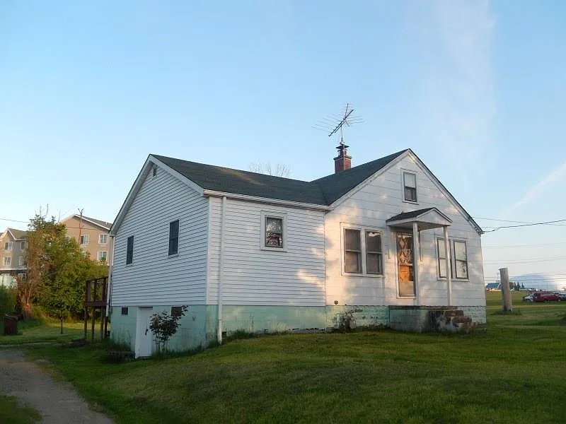 8045 Old Oliver Rd photo 1