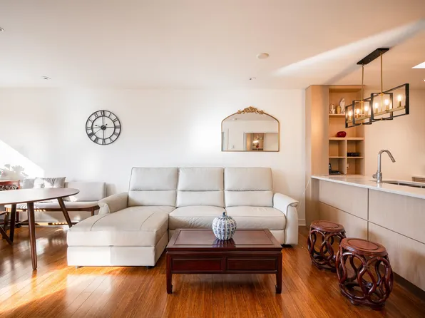 2481 Waterloo St #403, Vancouver, BC V6R 3H4