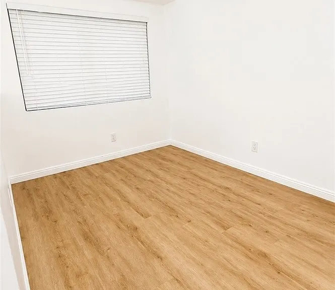 7900 Woodman Ave #105 — Photo 14