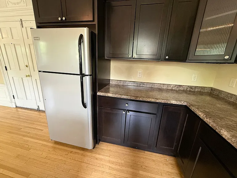 Cass Street Apartments — Photo 11