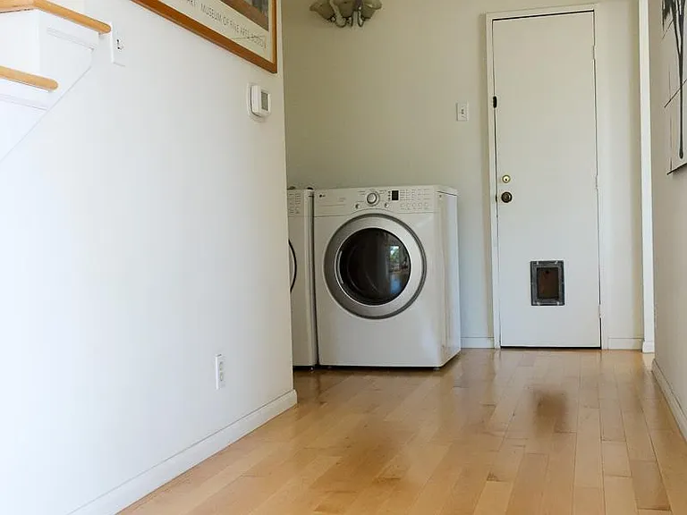 2232 Talmadge St — Photo 5