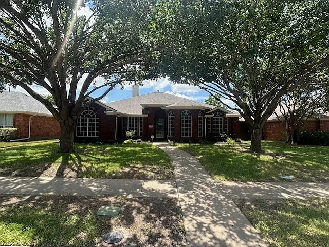 748 Summerfield Dr — Photo 1