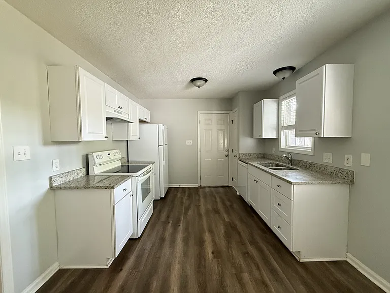1112 Amber Acres Ln — Photo 5