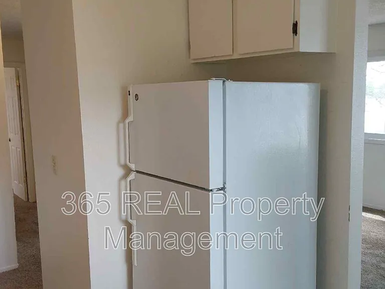 204 14th St #B — Photo 7