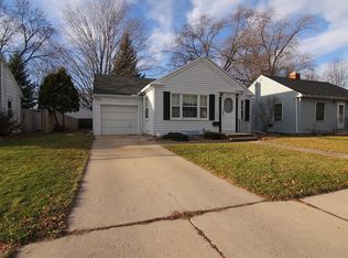 1220 Marquette Ave, Green Bay, WI 54304