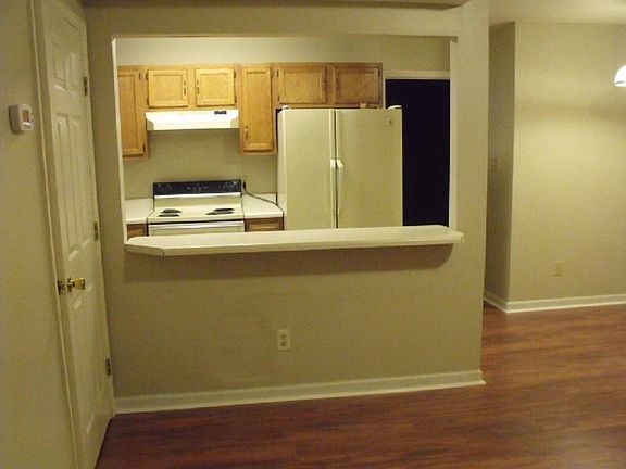 4th image of 208 E Watauga Ave #3