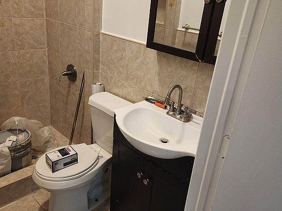 2nd image of 1520 Myrtle Ave #2L