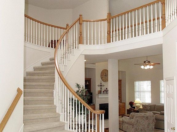5th image of 102 Bremen Dr
