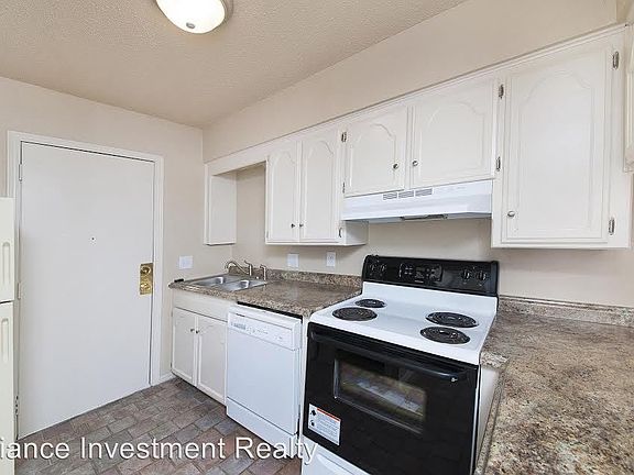 5th image of 11337 N May Ave APT D