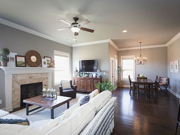 2nd image of 1403 SW Wisteria Ave
