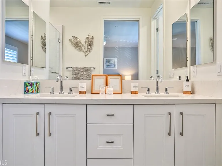 3318 Doheny Way — Photo 48