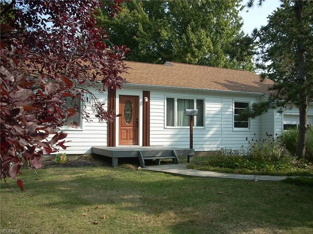 1305 Hamlin Dr photo 1