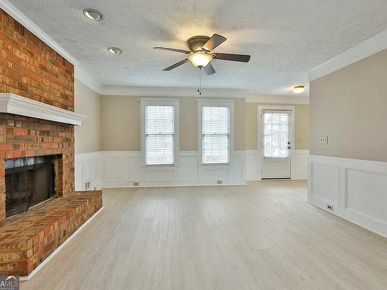 544 Sullivan Rd — Photo 8