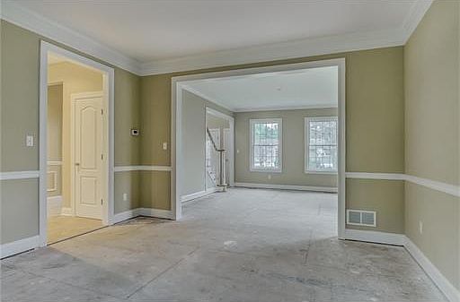 4th image of 121 Brewster Ave