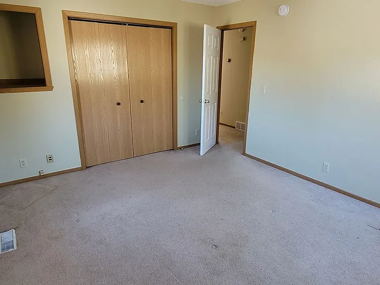 1013 Donald Ave SE — Photo 8