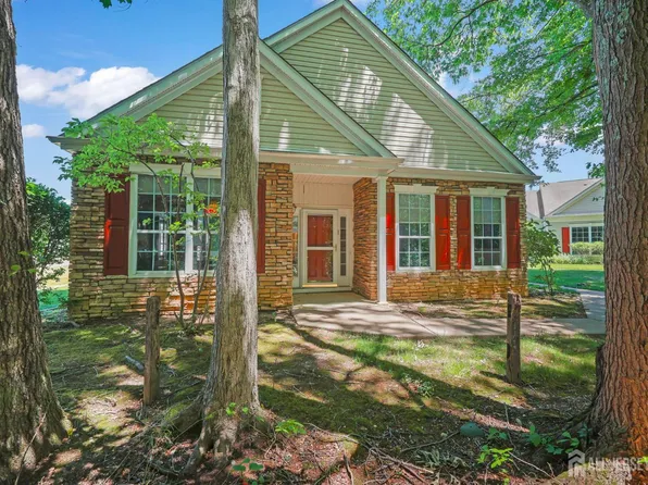 511 Skylark Dr, Monroe Township, NJ 08831
