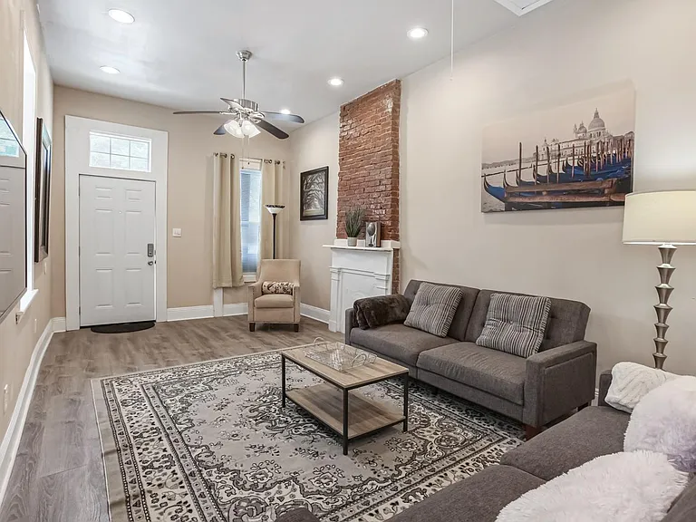 High ceiling 13 ft