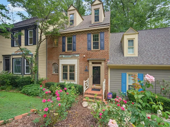 1302 Hampshire Ct, Raleigh, NC 27612