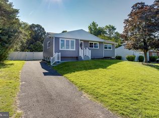 102 Barclay Dr, Turnersville, NJ 08012