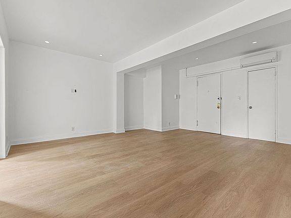 3rd image of 350 E 30th St APT 1D