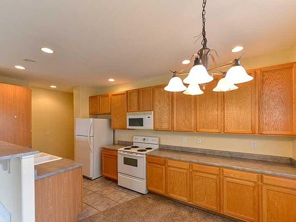4th image of 1422 Whitehall Dr #B
