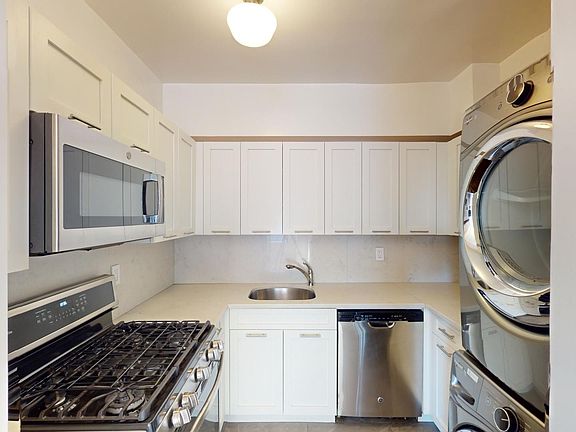 3rd image of 210 E 68th St APT 16A