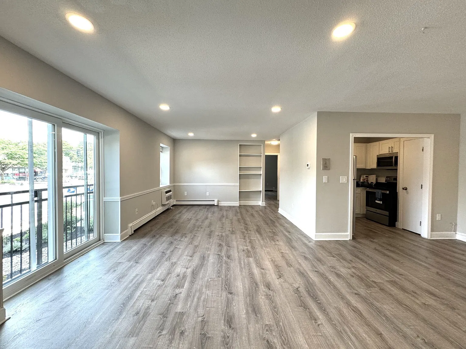 2 bed, 1.0 bath, 900 sqft, $2,550 — Photo 2