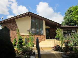 9367 S Springhill Ln, Franklin, WI 53132