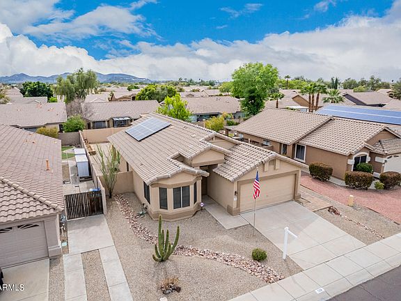 3rd image of 533 W VILLA MARIA Drive