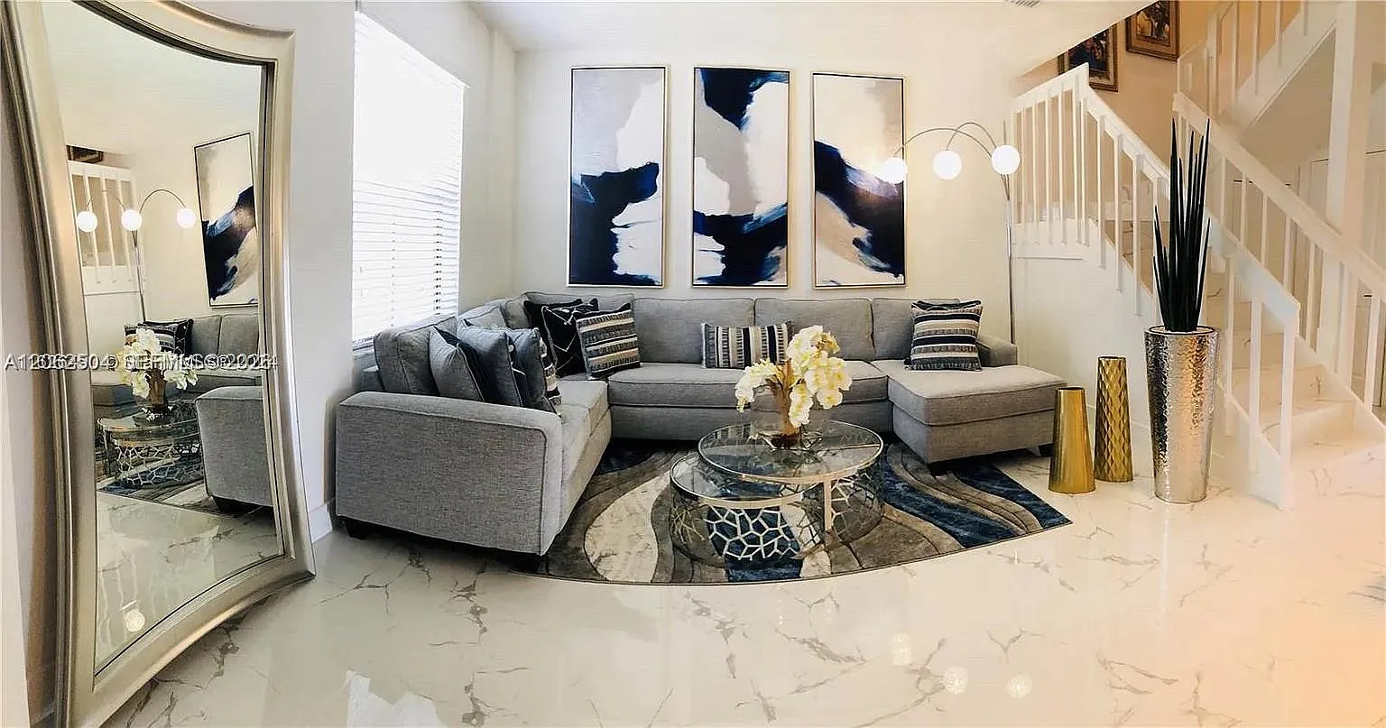3 bed, 2.5 bath, 1539 sqft, $3,200 — Photo 2