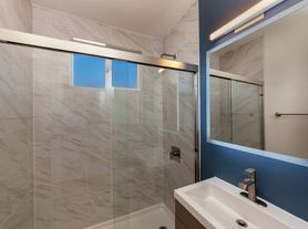 Beautiful Remodeled 1 bedroom in Long Beach