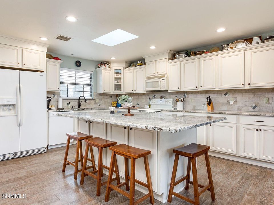 1st image of 5020 Meadow Cir