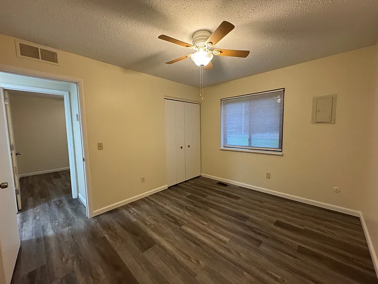 7834 Lake Shore Blvd #3 — Photo 4