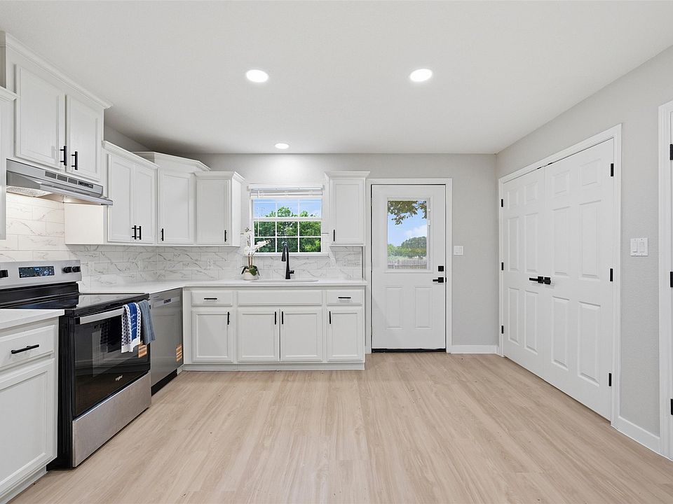 1st image of 210 W Madison St