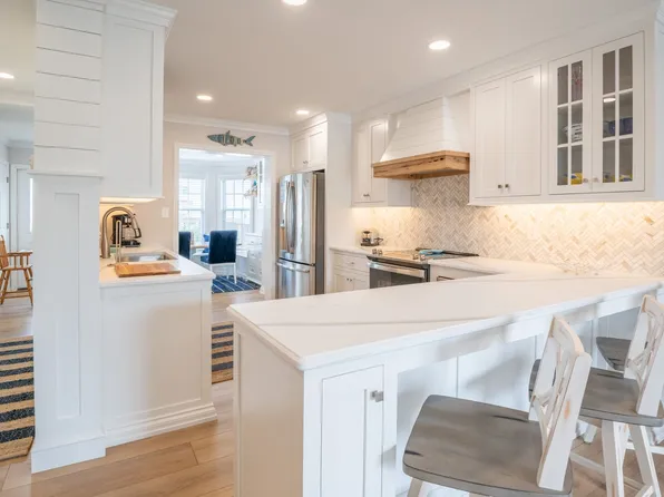314 Fort Fisher Blvd N, Kure Beach, NC 28449