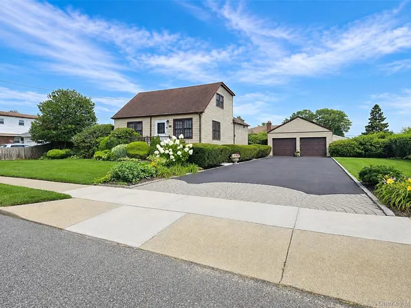 823 5th Street, West Babylon, NY 11704