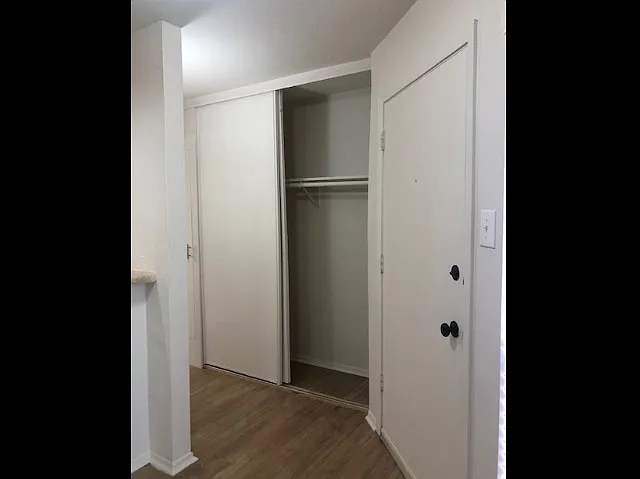 A Private Apt & Townhouse Community — Photo 28