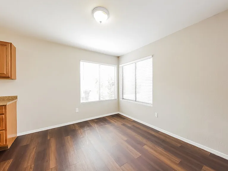 10457 W Oregon Ave — Photo 6