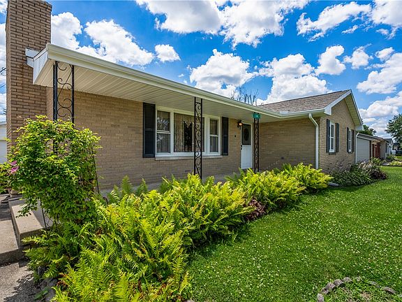 3rd image of 14 Greeneview Dr