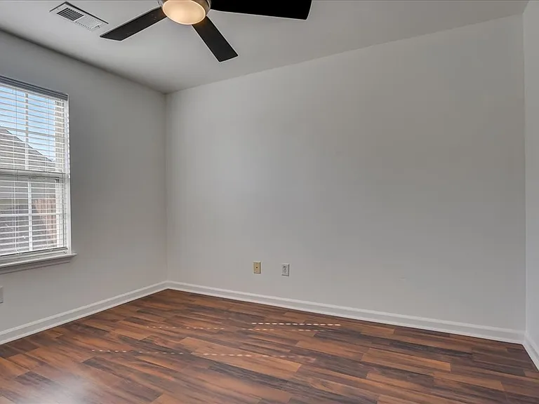 482 Connemara Trl — Photo 4