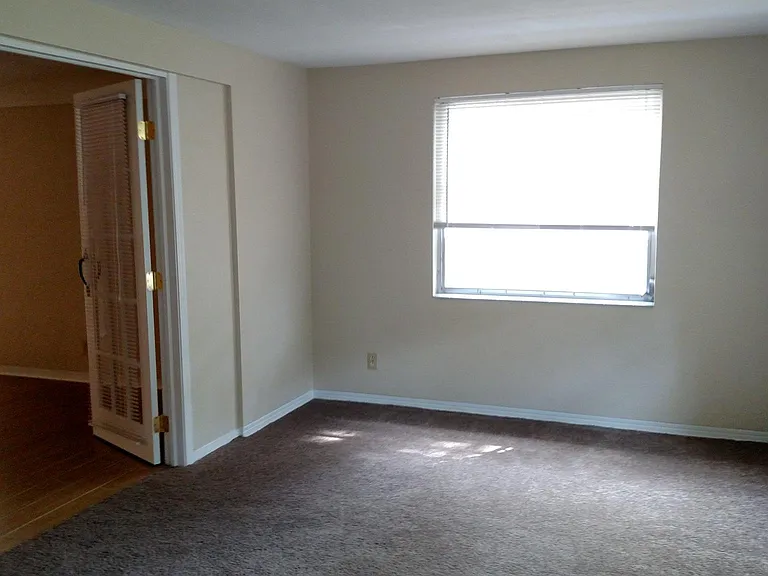 121 15th Ave N #1/2 — Photo 9