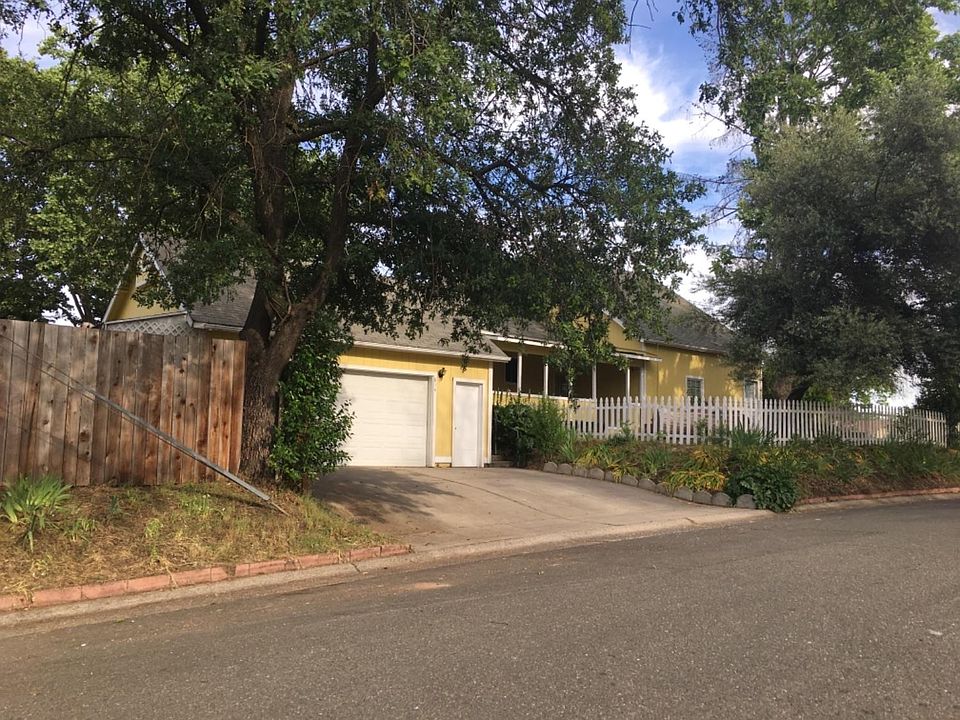 1st image of 814 Herbert St