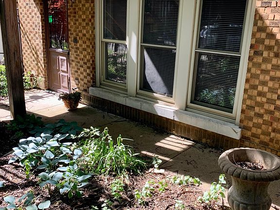 2nd image of 2324 W Dickens Ave #1