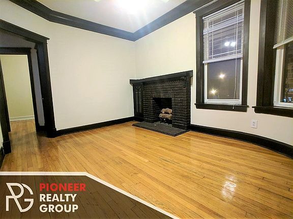 3rd image of 3054 N Greenview Ave #583