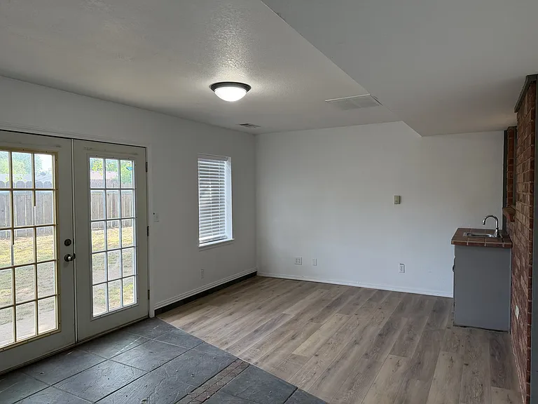 202 N Cimarron Dr — Photo 8