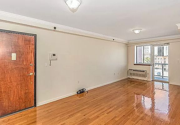 4th image of 102-10 Queens Blvd #503