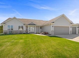 256 E Redding Cir, Belgium, WI 53004